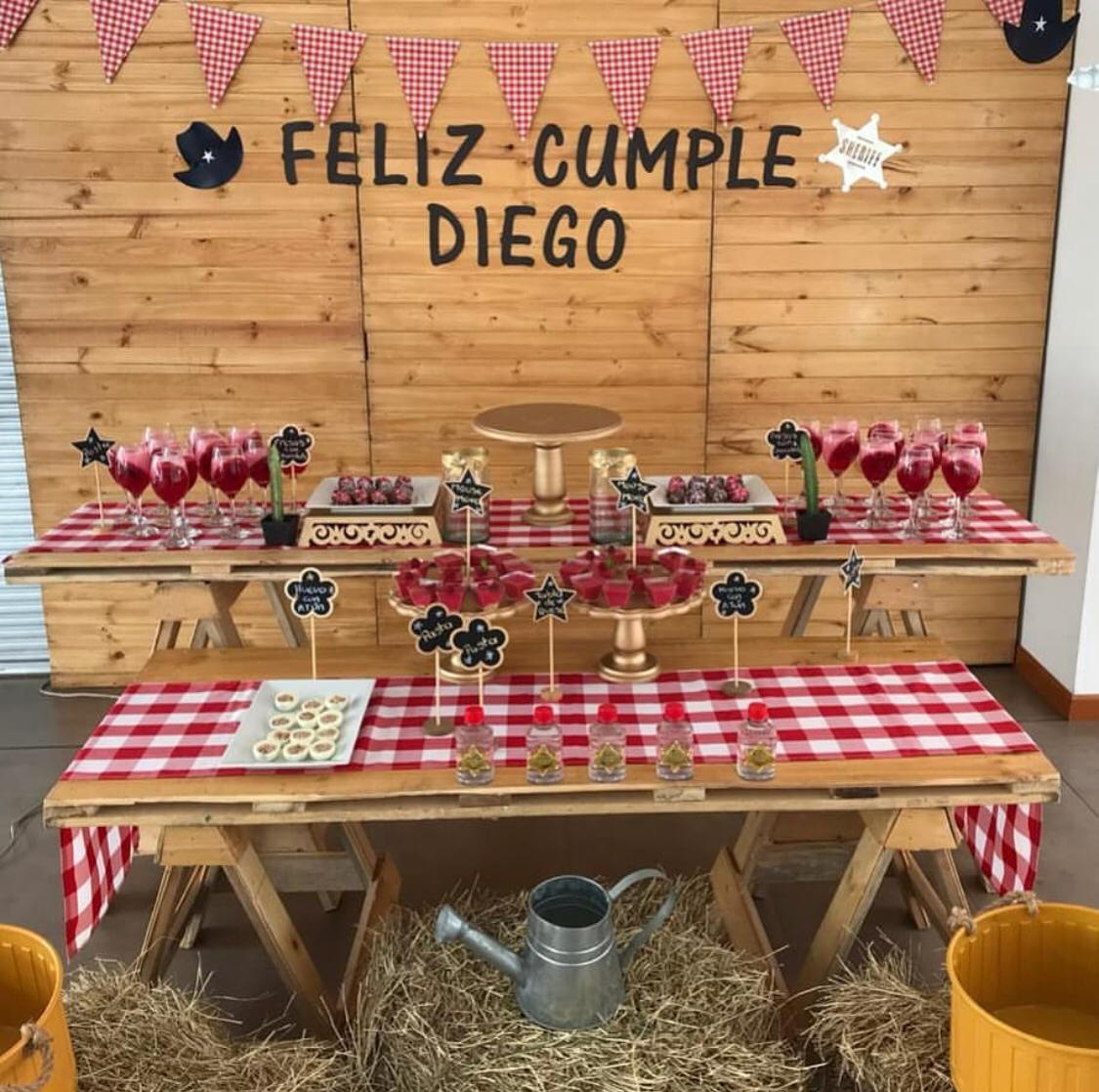 Mesón Doble Caballete
*Caballete Pequeña
1.62Cm x 71cm Alto
*Caballete Grande
2.15Cmx82Cm Alto
+2 caminos de mesa
Precio $ 140.000