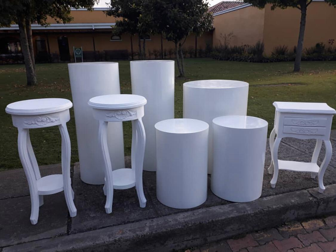 Mesa Auxiliar Pata Curva
$ 50.000
Kit 5 Cilindros Blanco
FORRADO EN TELA DEL COLOR
Principal 60, 5D X 80CM Altur
Mediana 40, 5D X 1,02 M Altura .
Pequeña 40, 5D X 58 CM Altura.
$ 200.00
Mesa Pata Curva con Gaveta
$ 50.000 Medida superior
41cm X 31cm