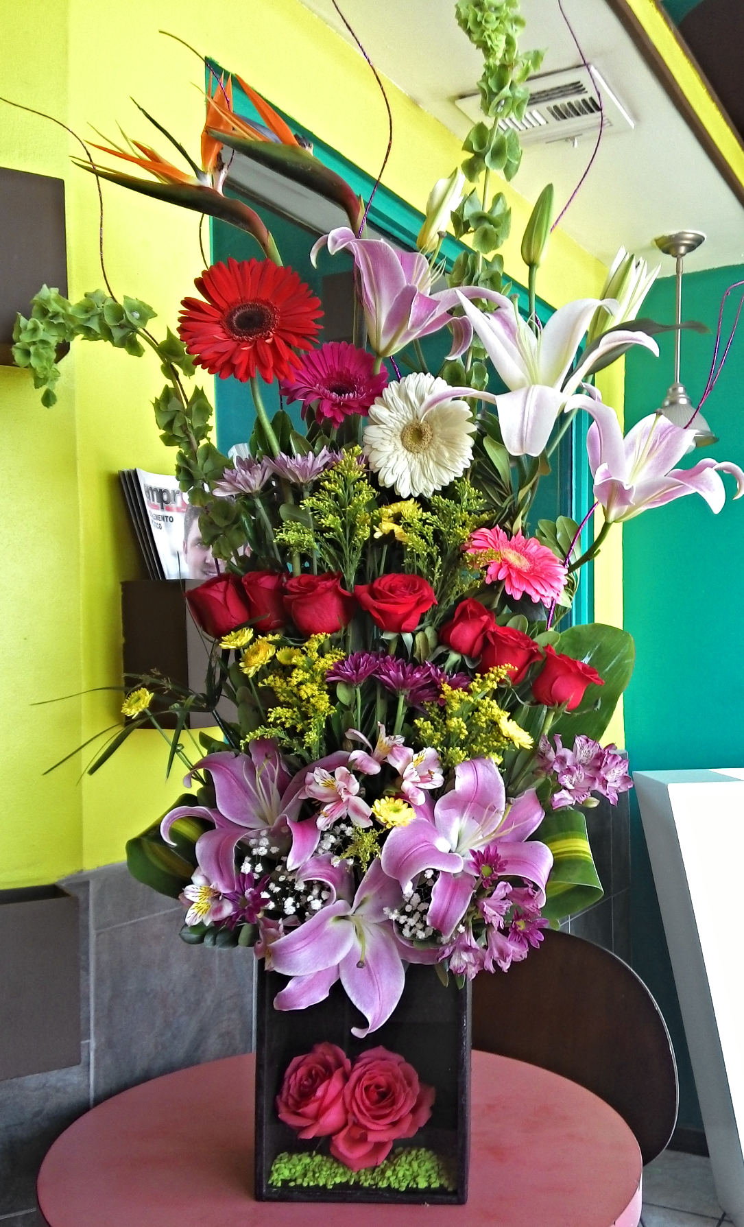 Arreglo A36 especial con lilies,rosa,gerbera,ave de paraiso.
$ 1450