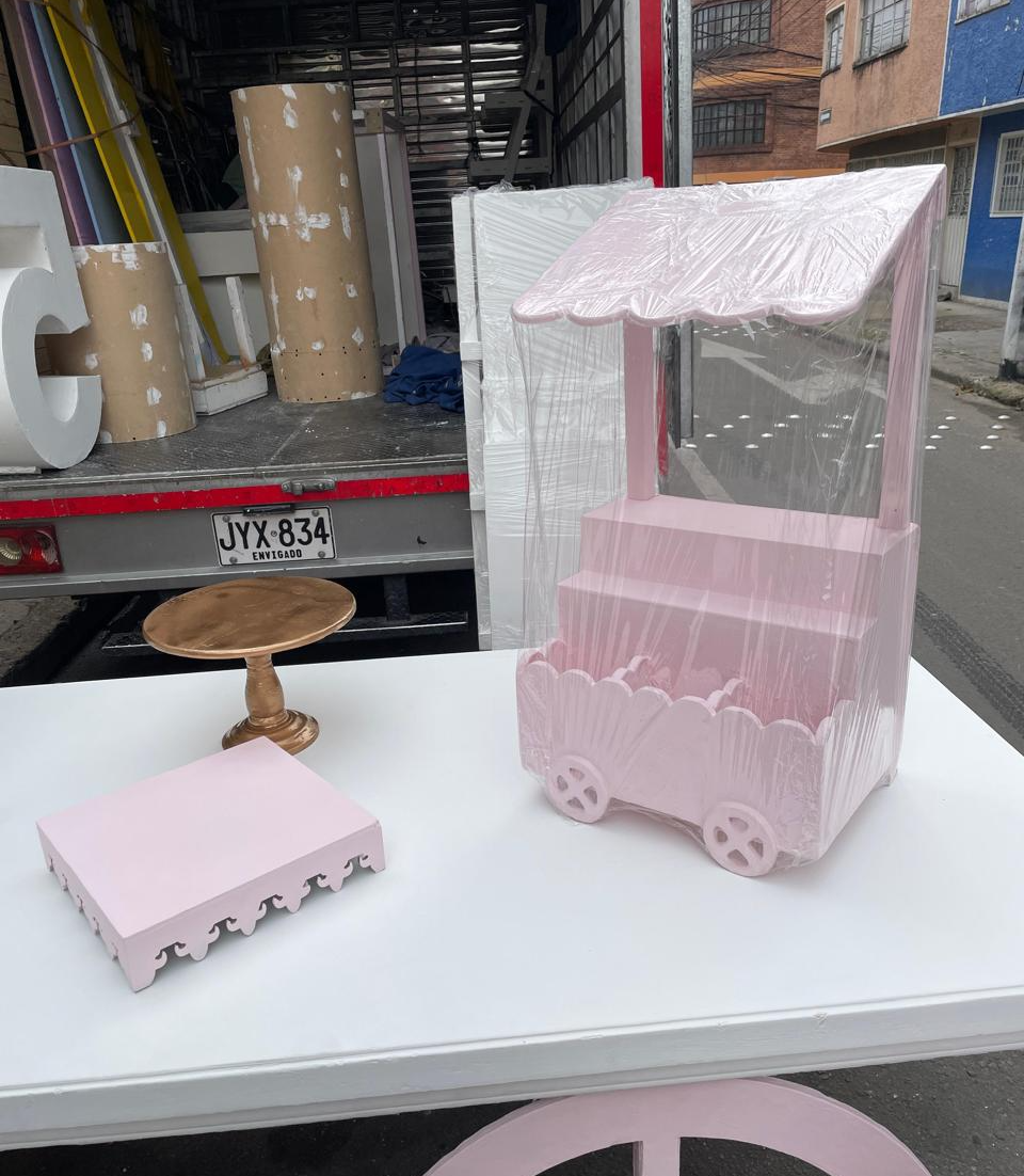 CARRETA DE MESA 
PEQUEÑA PARA POSTRES 
$30.000