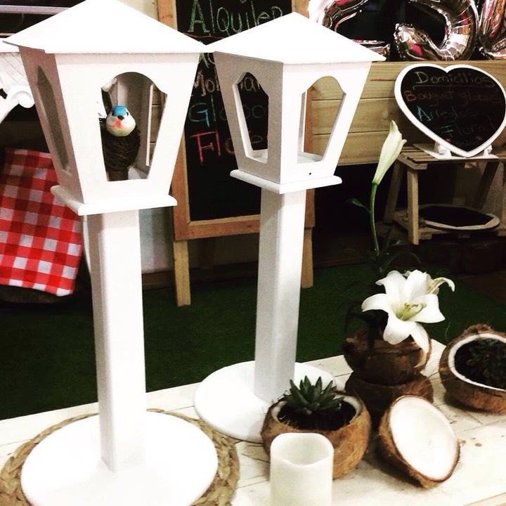 Farol Blanco de madera  
Modelo 6 
Medidas  53cm de Altura 
$ 25.000 