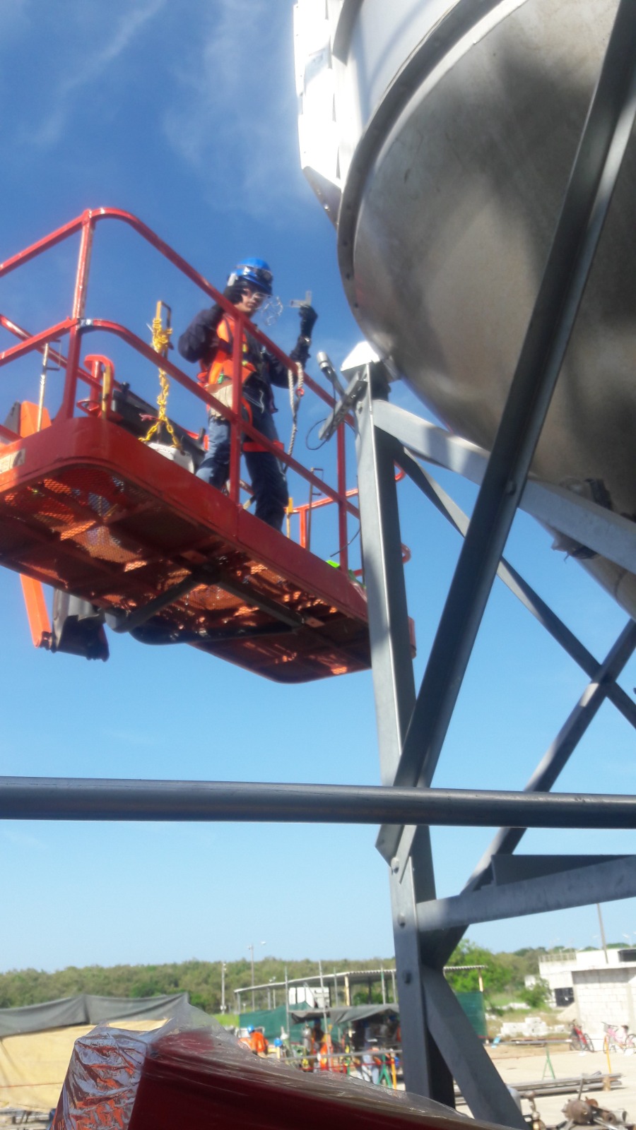 Cableado de transmisores de nivel en SILO. Cableado de transmisores de nivel en SILO.