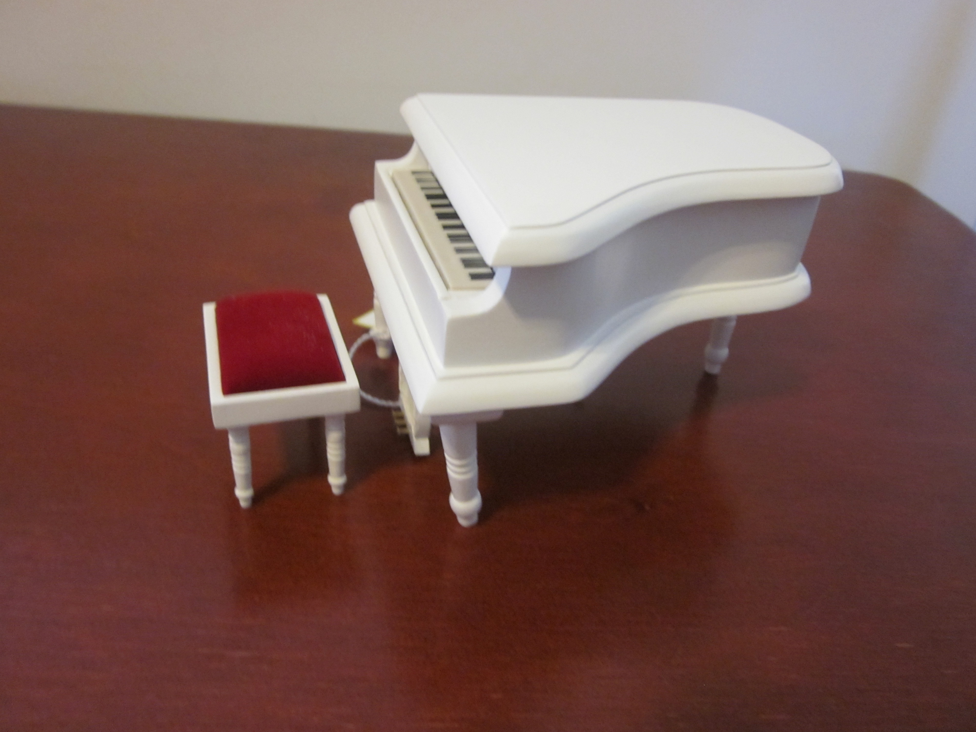 PIANO WITH BENCH IN WHITE
CM- T5213 NO. 648
$1,112.50
