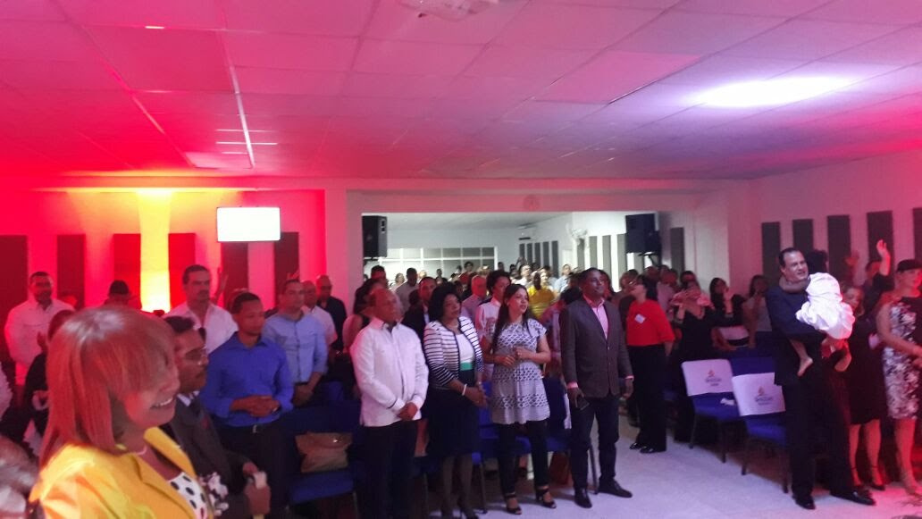 https://0201.nccdn.net/1_2/000/000/15d/810/La-Casa-Full-1032x581.jpg