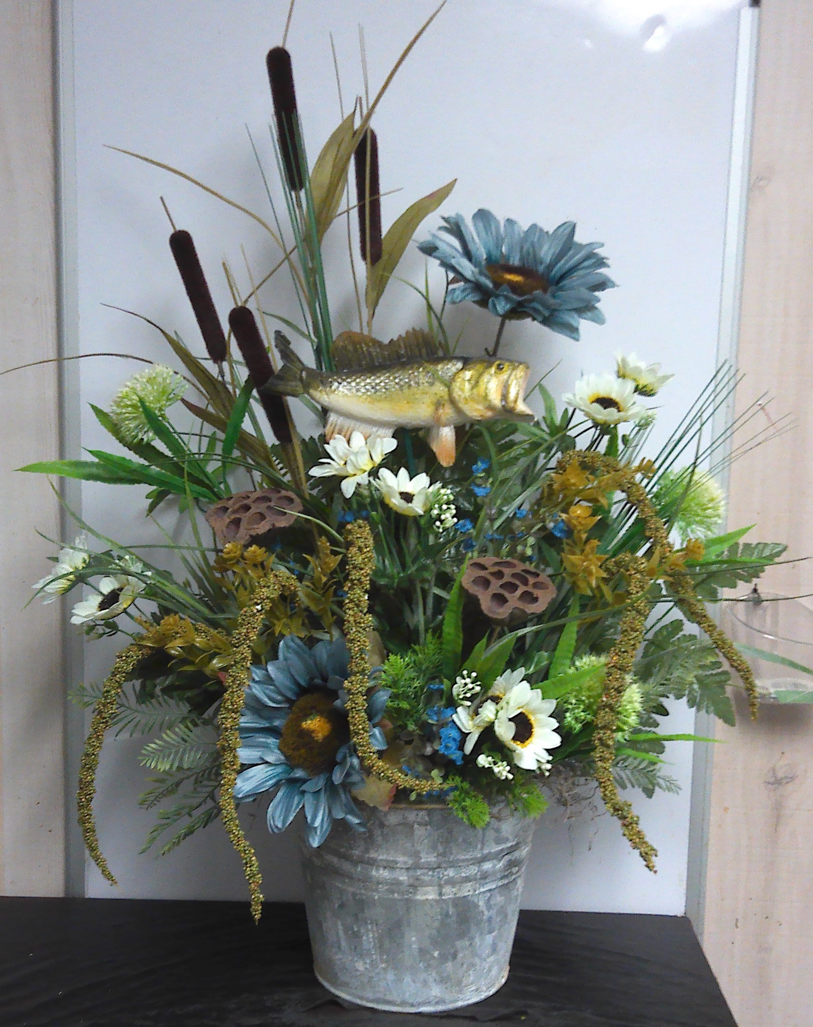 (19B) "Silk" Fish Arrangement
$85.00