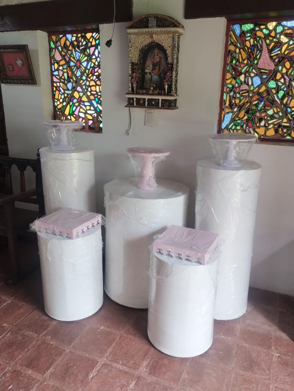 Kit de 5 Mesas Cilindricas
FORRADO EN TELA DEL COLOR
Medidas:
Principal 60, 5D X 80CM Altur
Mediana 40, 5D X 1,02 M Altura .
Pequeña 40, 5D X 58 CM Altura.
$ 200.000