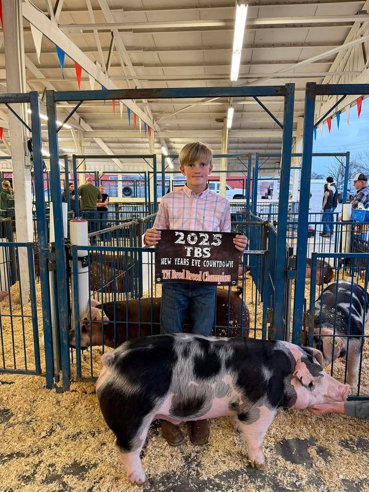 Clayton Gilliam
2025 TBS New Year's Eve Countdown
Champion Spot Barrow