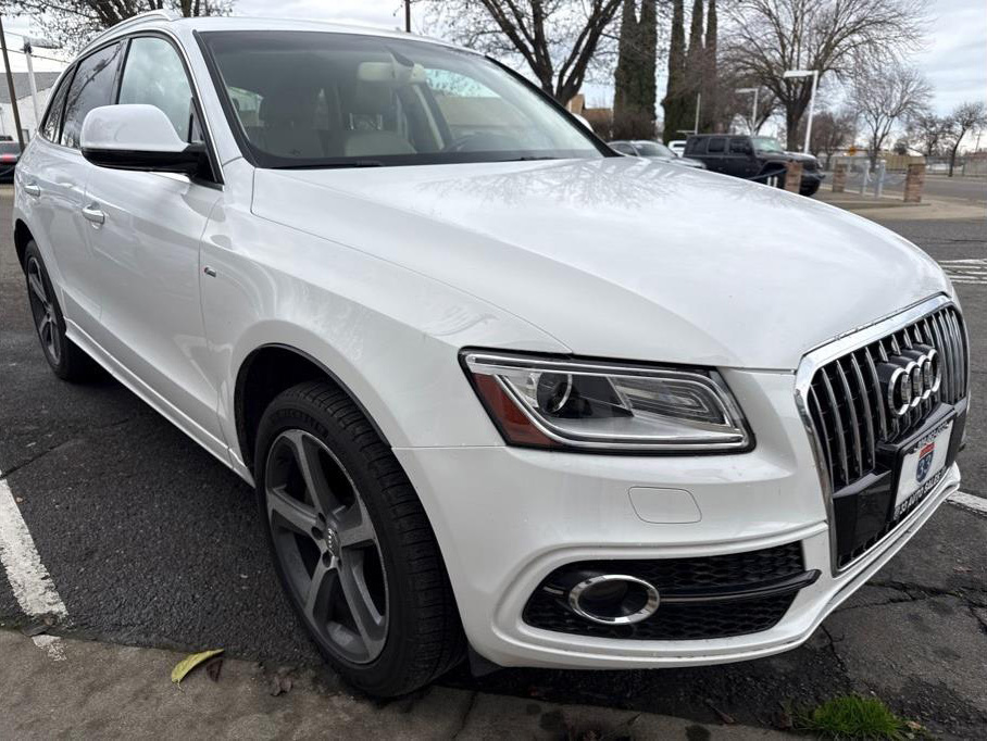 2016 Audi Q5 from 33 Auto Sales
Miles: 104,599
Drive: AWD
Trans: Auto, 8-Spd Tiptronic Spt
Engine: V6, Supercharged, 3.0 Liter
Stock: 1630
VIN: WA1D7AFP9GA143695