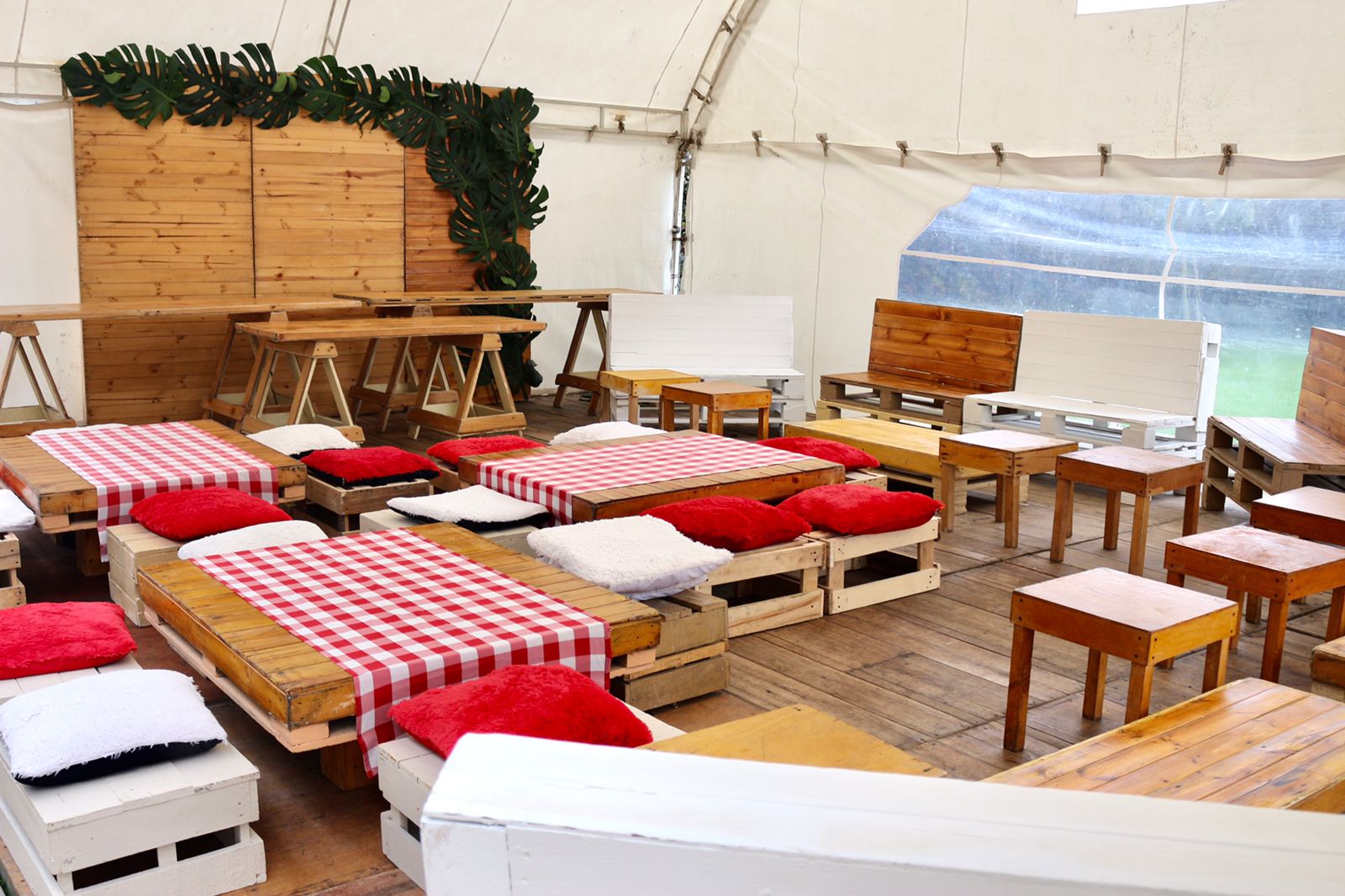 Mueble Estilo Picnic 
$50.000
1.17cm Ancho
63cm Profundidad
88Acm Alto