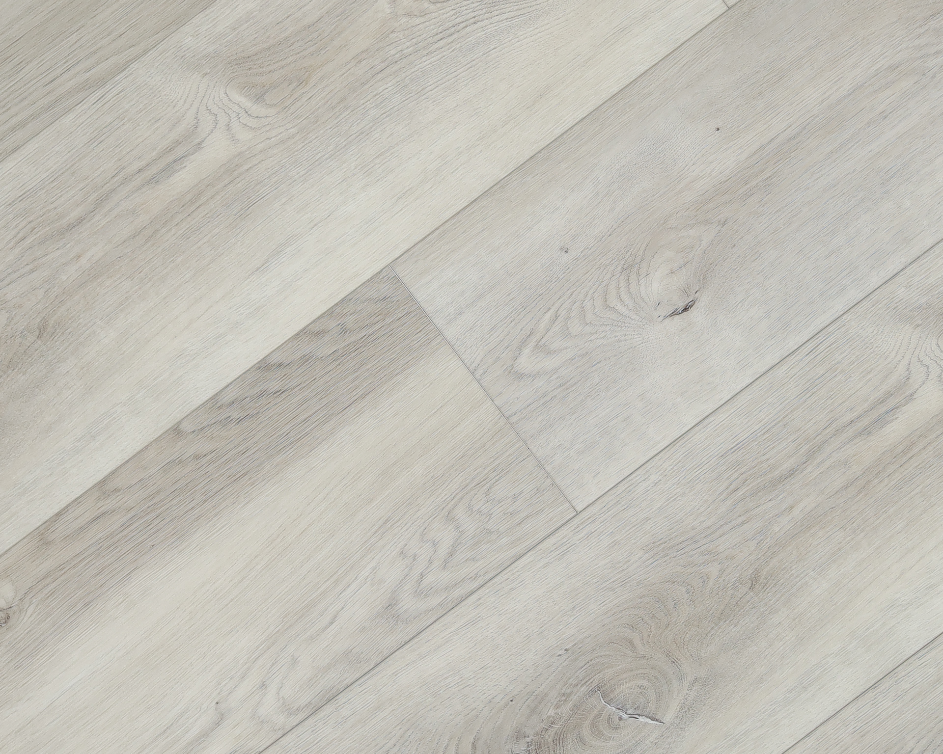 Viva Las Vegas Collection Venetian Vibes
Edge Profile: Micro Bevel - Thickness: 8 mm
Length: 5 ft -  Width: 9"
Locking System: Unilin
