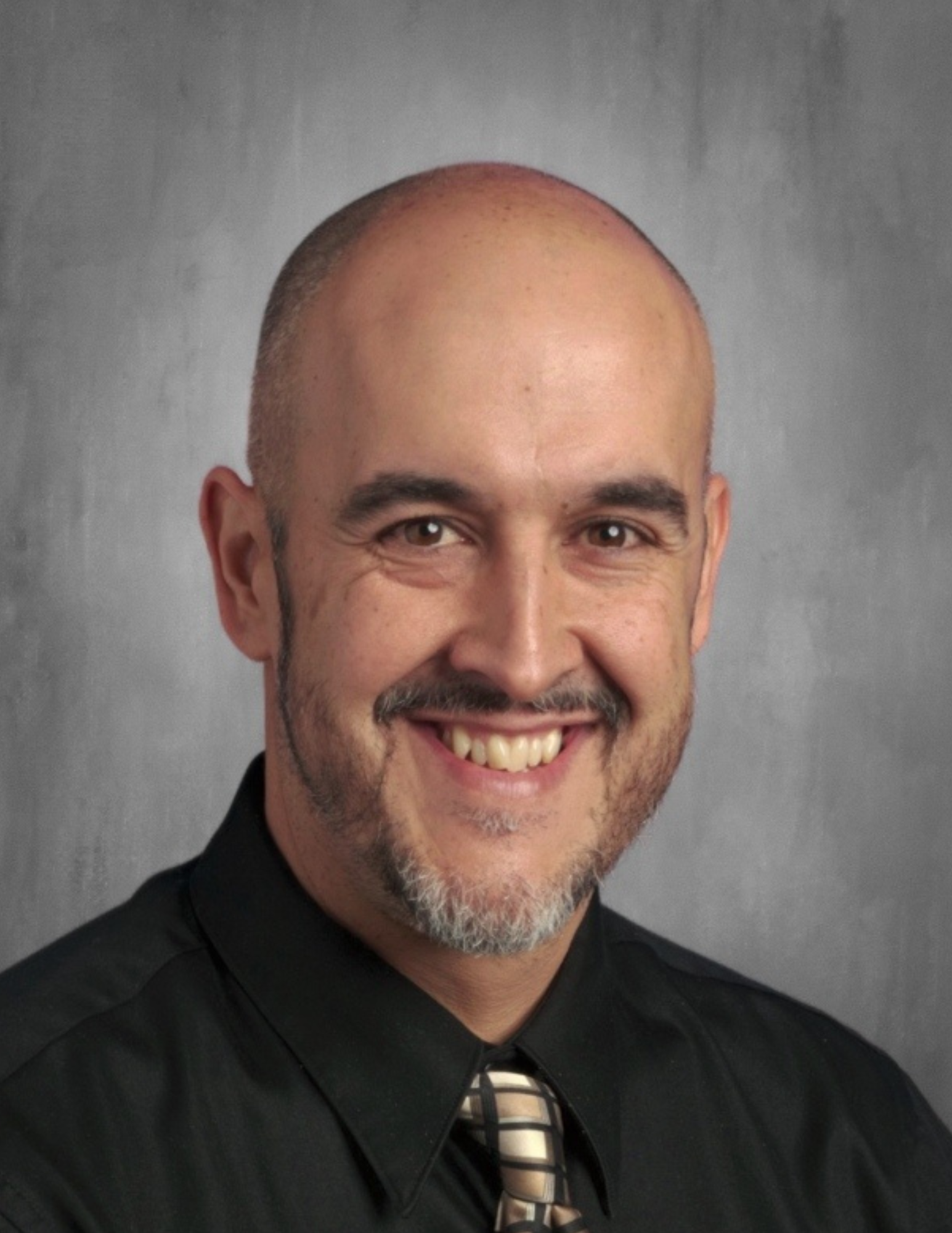 Roberto Medeiros
Principal
School Administrator