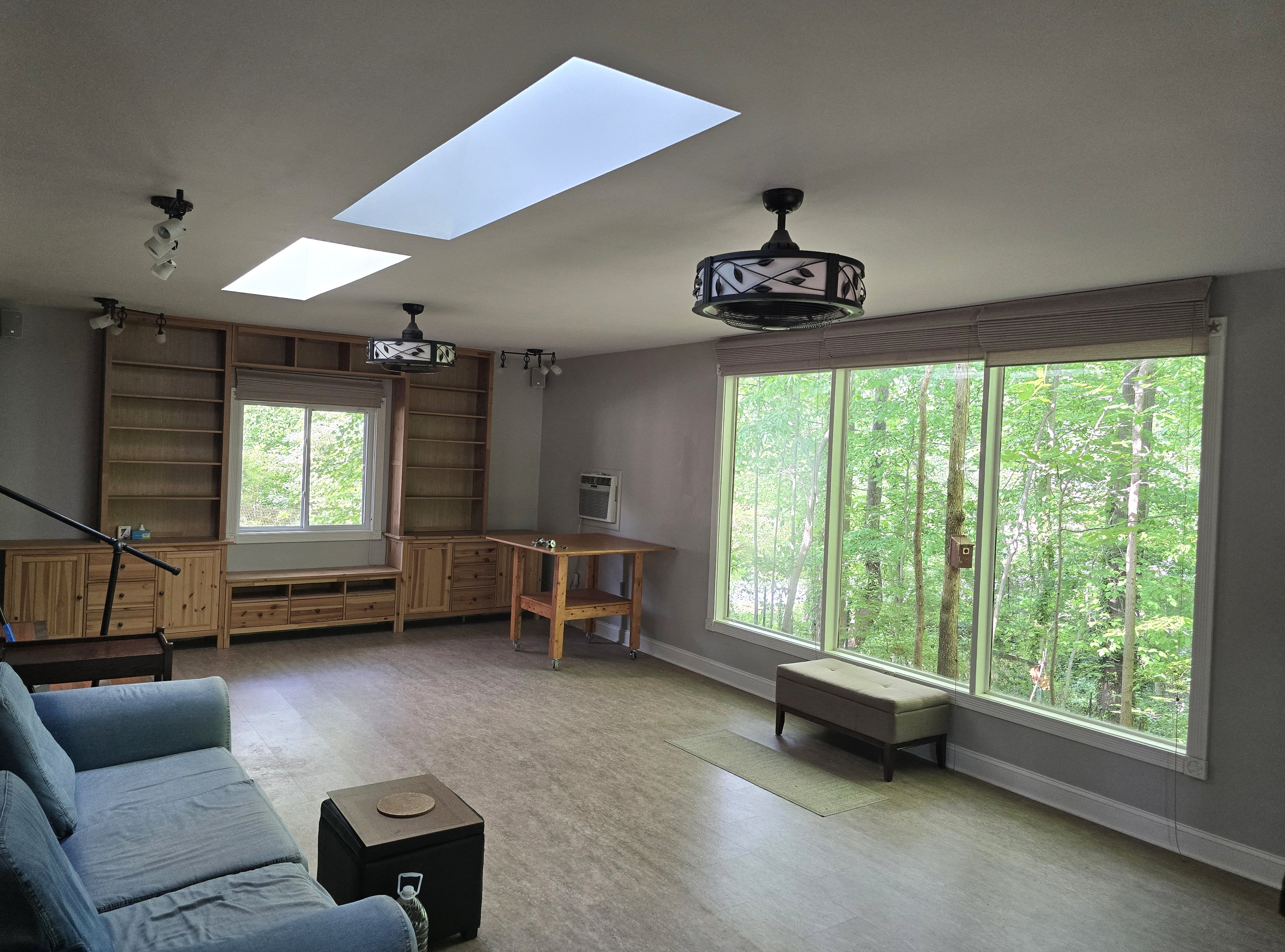 https://0201.nccdn.net/1_2/000/000/15f/813/studio---second-living-area-with-view-to-woods-2.jpg