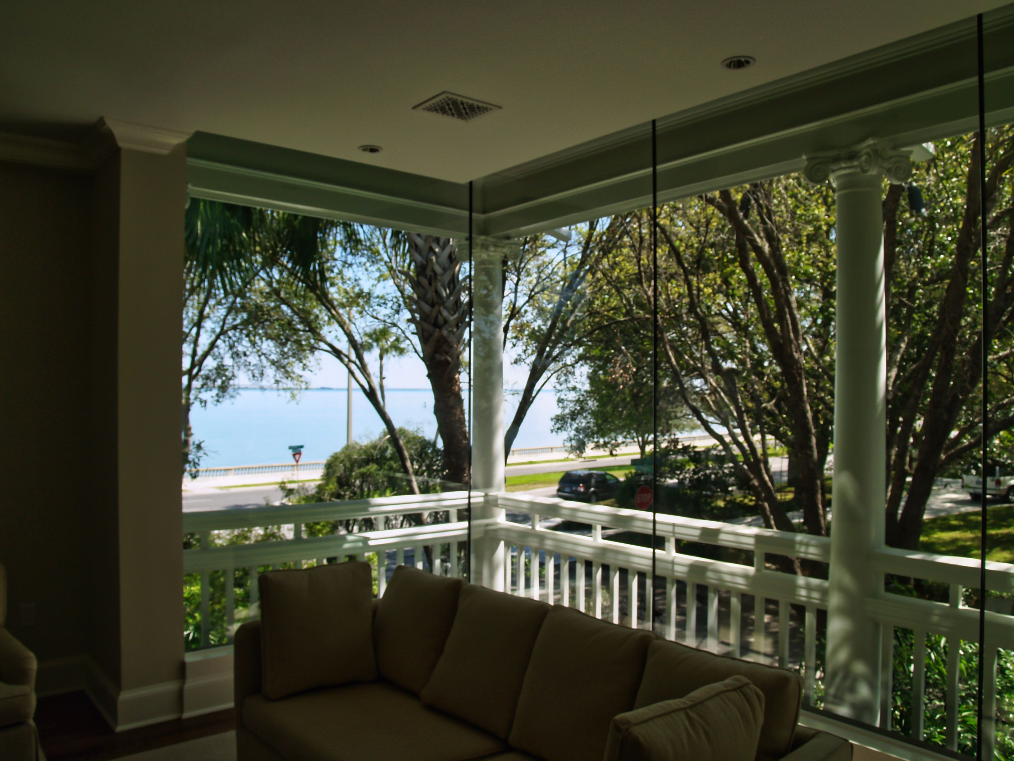 https://0201.nccdn.net/1_2/000/000/15f/8a2/bayshore-hideaway--2-.jpg