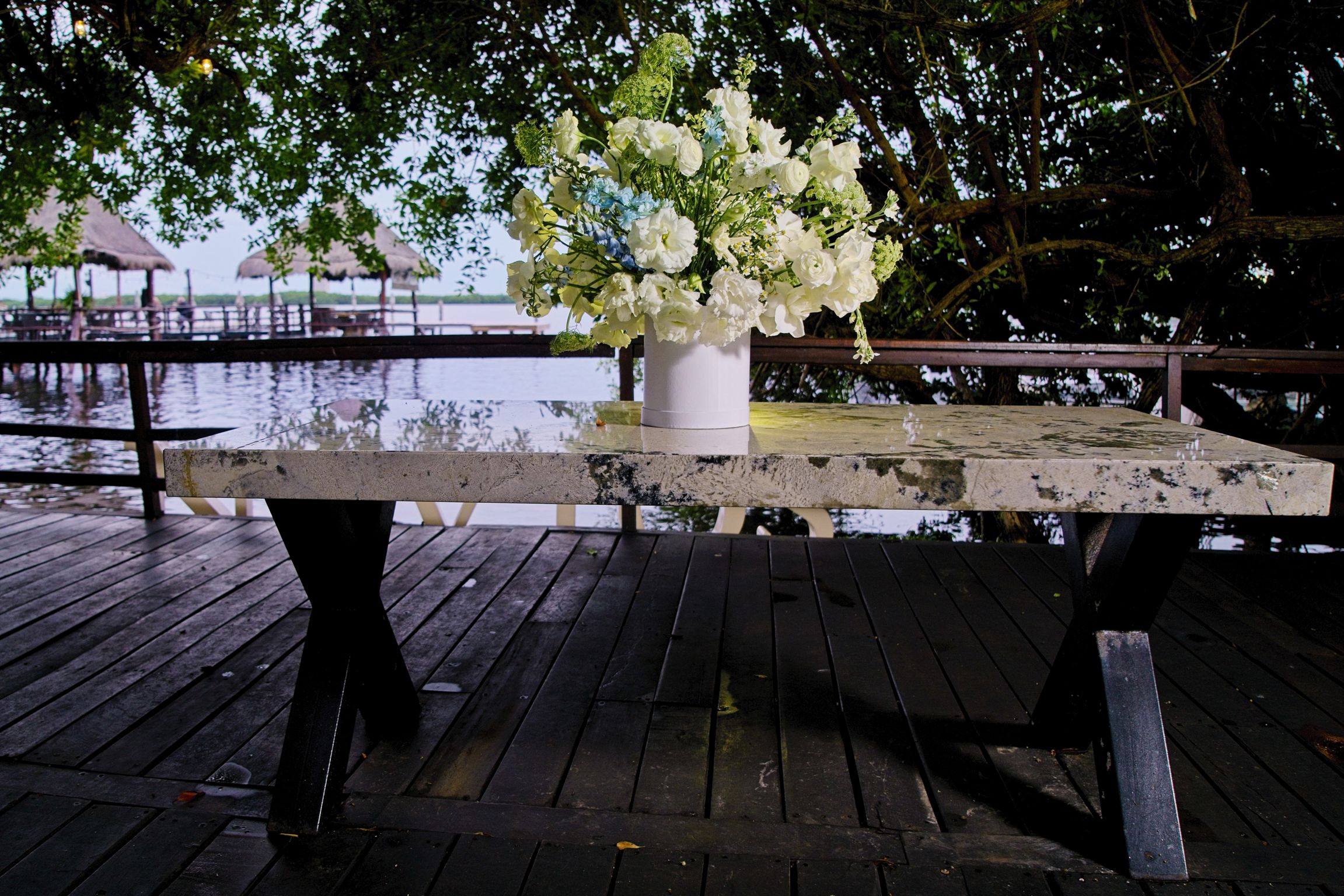 https://0201.nccdn.net/1_2/000/000/15f/9b2/luxartifices-wedding-navios-cancun-bride-and-groom-sunset001.jpg