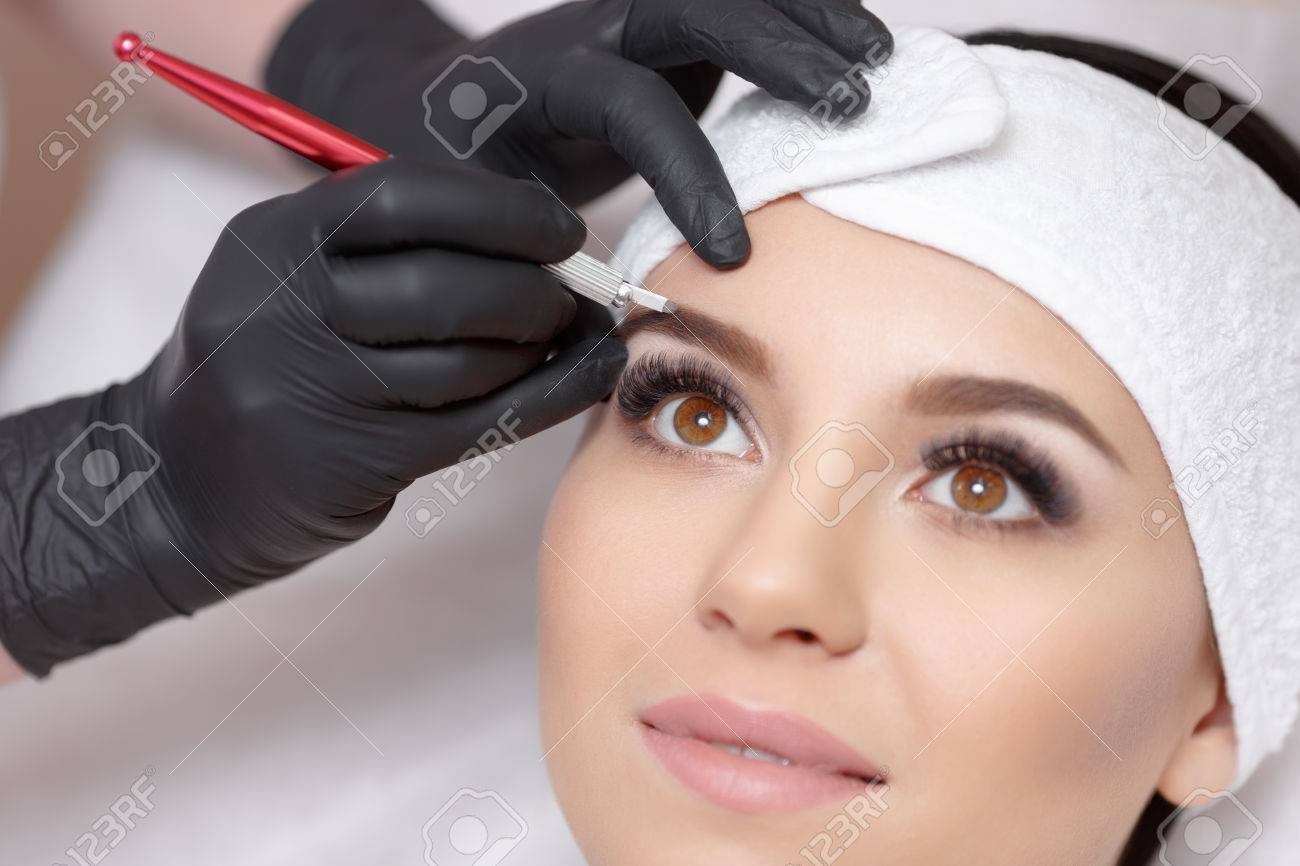https://0201.nccdn.net/1_2/000/000/160/844/67509744-cejas-maquillaje-permanente-mikrobleyding-cejas-flujo-de-trabajo-en-un-sal--n-de-belleza-cosmet--logo-la-apl-1300x866.jpg