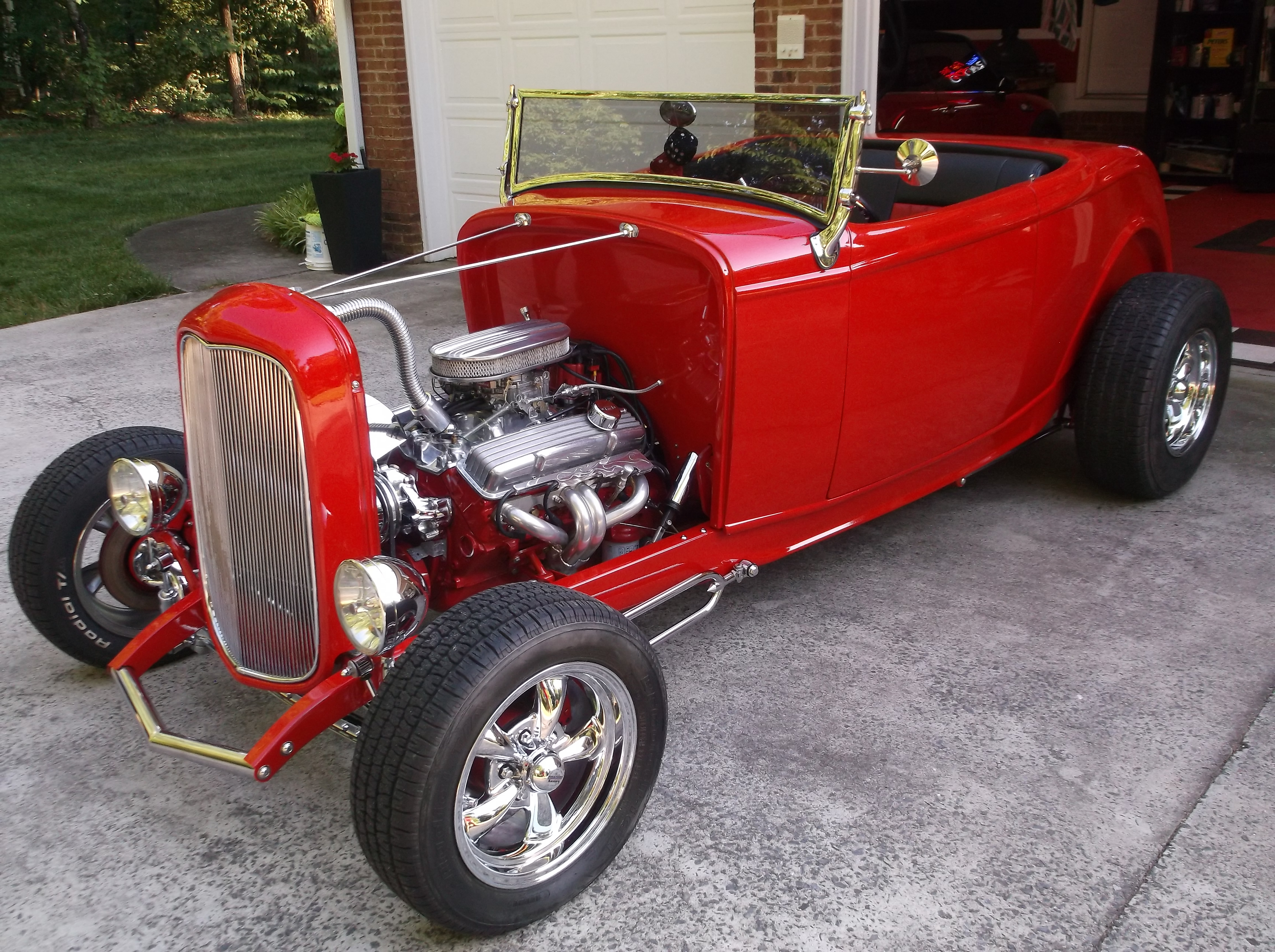 https://0201.nccdn.net/1_2/000/000/160/f48/1932FordRoadsterRed_0048-4608x3440.jpg