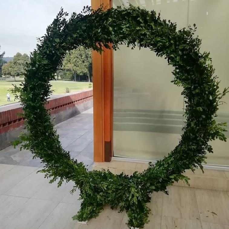 Panel Circular Hueco
$250.000 Alquiler
Con Follaje Natural
Alto 2.20m
Ancho 1.95m
Alto Interno 1.93m
( Para Flores o Globos)