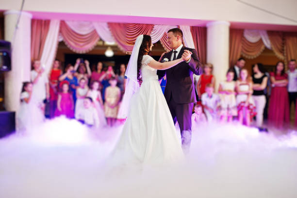 https://0201.nccdn.net/1_2/000/000/161/413/bride-_groom_-smoke-machine_.jpg