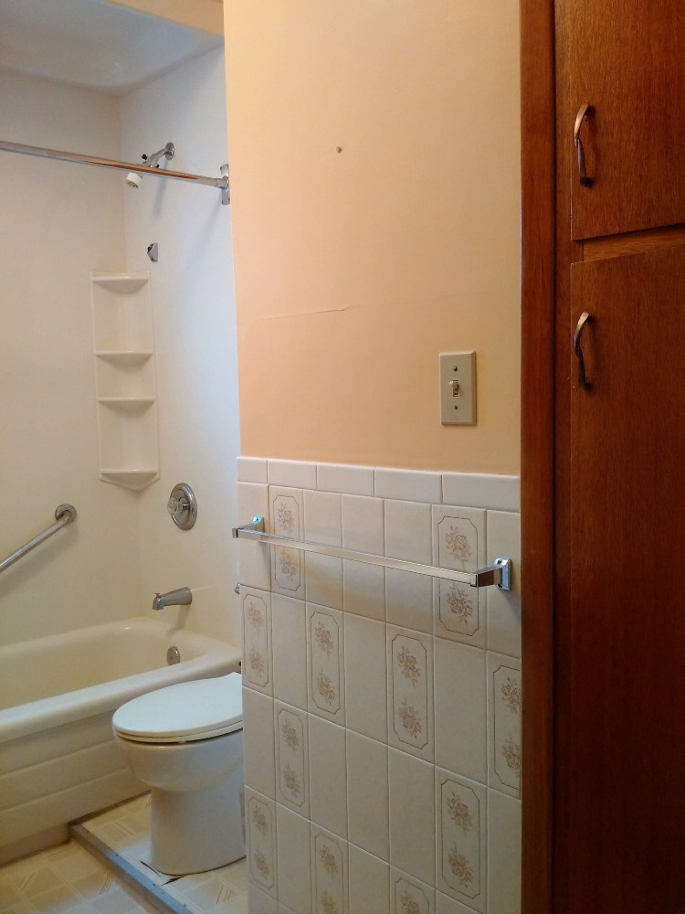 434 Lancaster #1 Bathroom