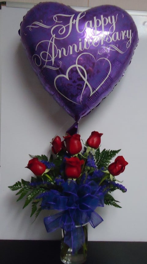 (4) Half- Dozen Red Roses W/ Balloon
$60.00