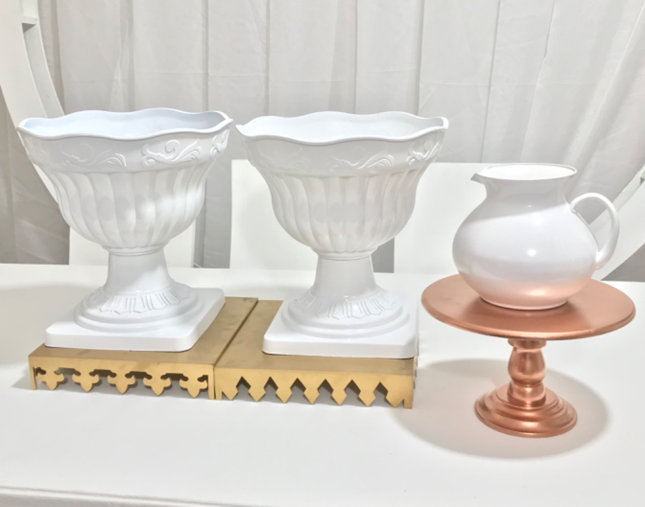 Florero Boca Ancha 
$25.000
35cm Alto
34cm Diametro
Jarra Color Blanco
20cm Alto
13x13cm Diametro Interno
$25.000
