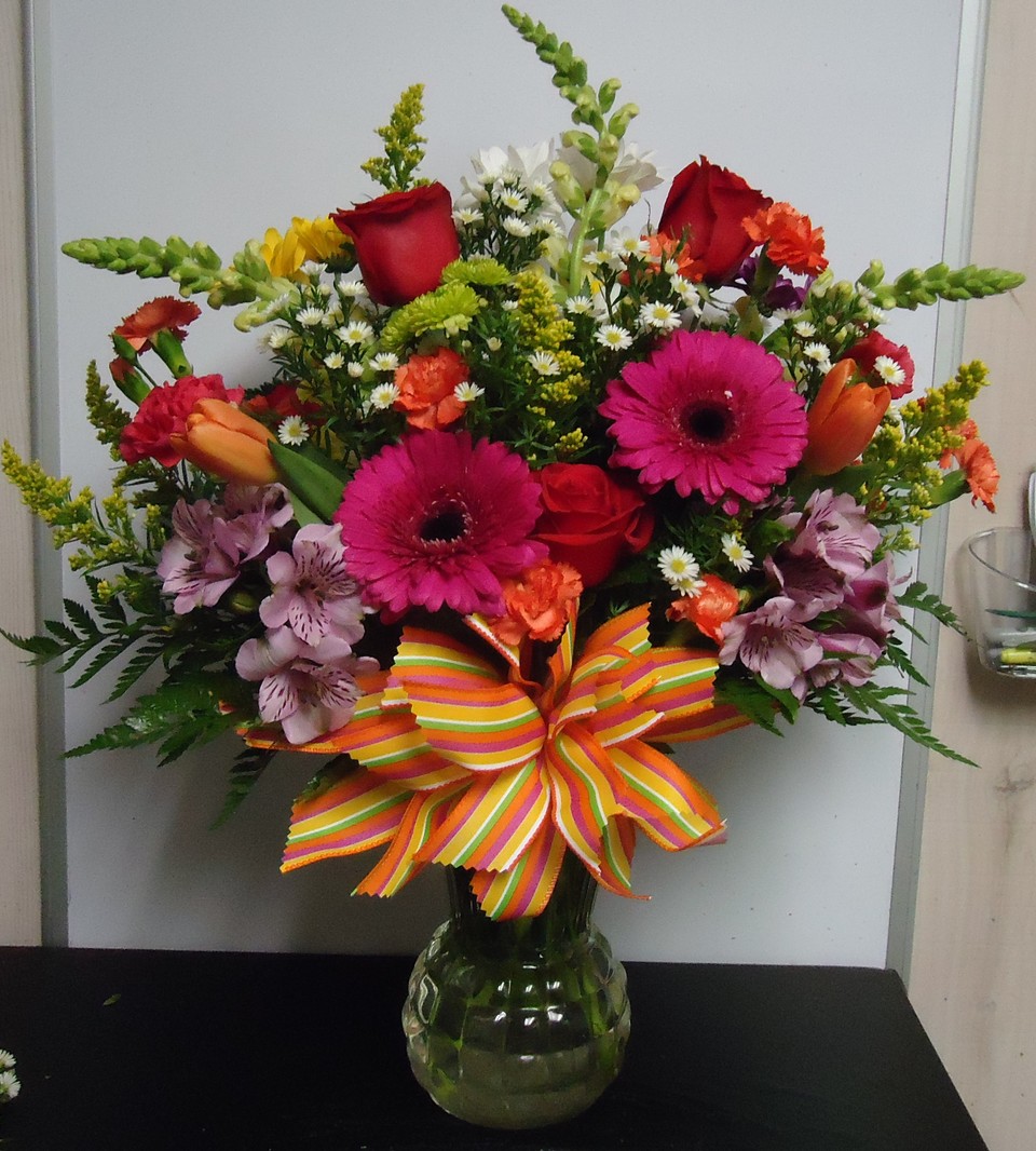 (14) "Designer's Choice"
"Fresh Mix" Vase
$85.00