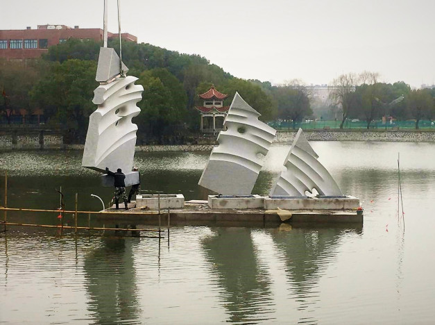 Mounting in the lake - Shanghai