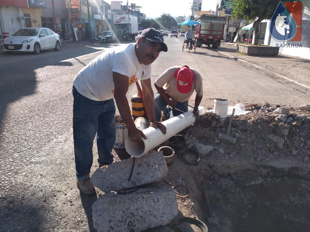 https://0201.nccdn.net/1_2/000/000/163/844/REPARACION-DE-FUGA-DE-AGUA-EN-LA-LINEA-DE-CONDUCCION-DE-6--EN-LA-AV.-2-DE-ABRIL--ESQ.-V-1040x780.jpg