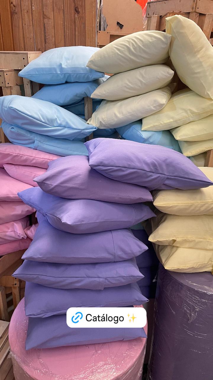 Cojines
Colores disponibles
Azul celeste,Azul rey,Azul menta,rosado pastel
blanco, rojo ,Amarillo,lila,beige,
verde menta,verde manzana,morado, negro
naranja
44cm x 44cm
Alquiler $ 5.000
Precio Unitario