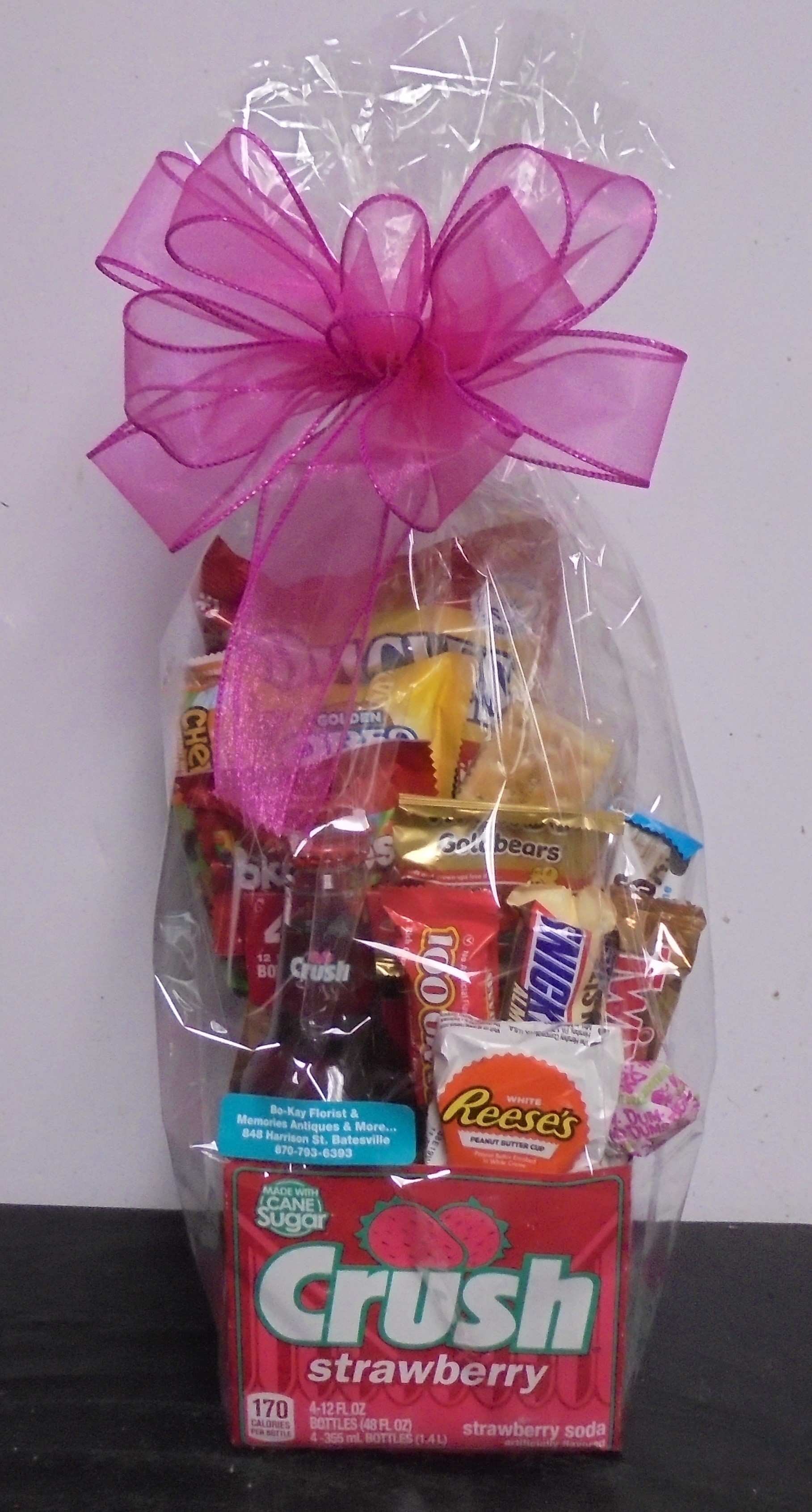 (6)  "Strawberry Crush" Drink Box
W/ Candy
$35.00