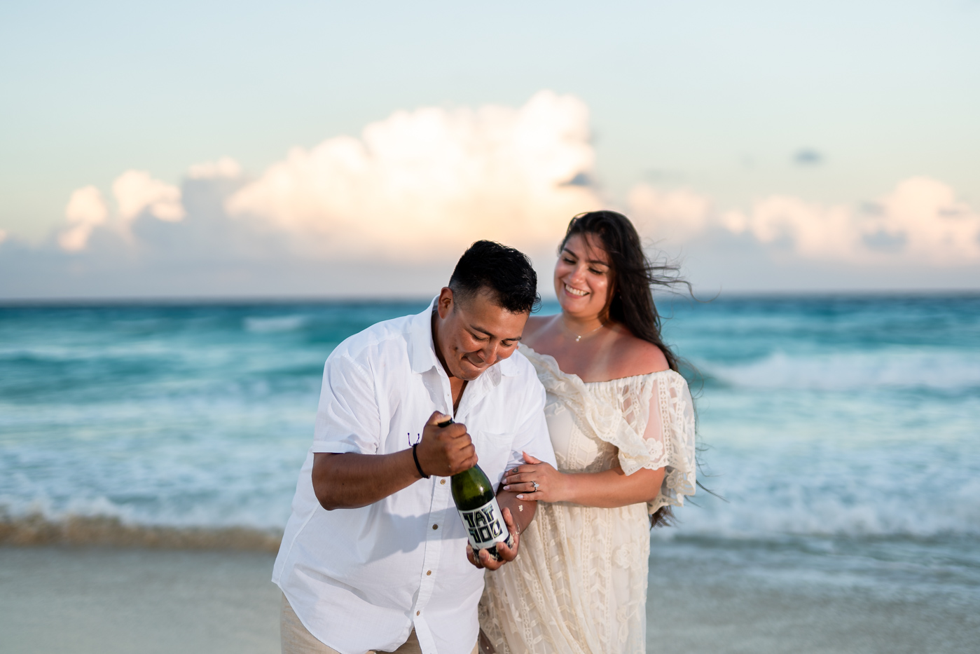 https://0201.nccdn.net/1_2/000/000/164/a3d/romantic-mariachi-proposal-in-cancu%CC%81n102.jpg