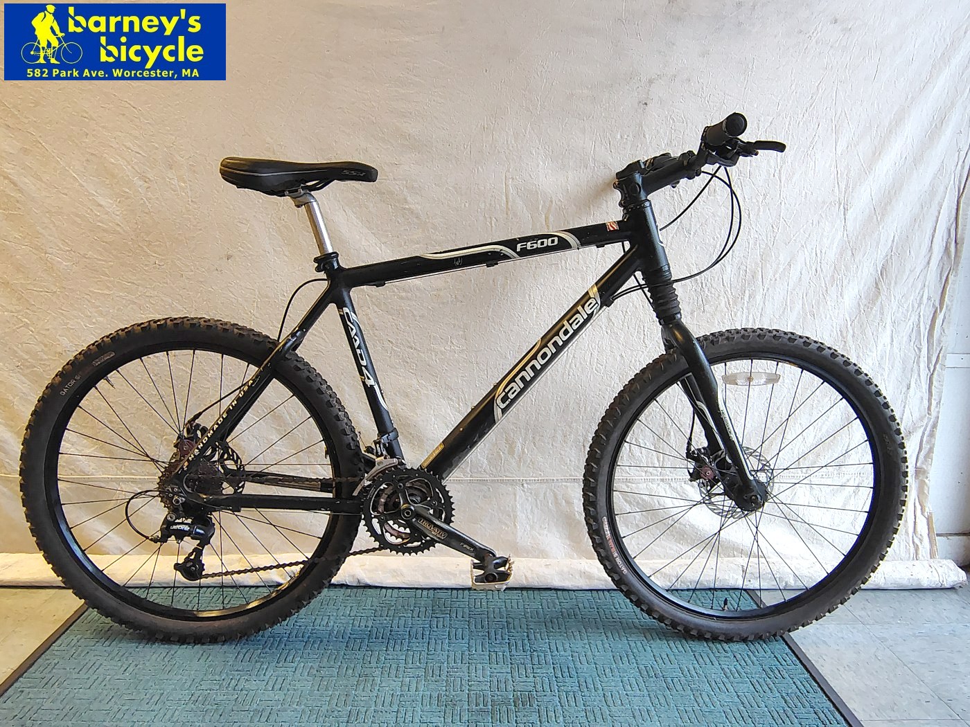 Cannondale FS400
Frame Size: 20" LG / Rider Height: 5'10-6'1
Price: $369.00 (Professionally Tuned)