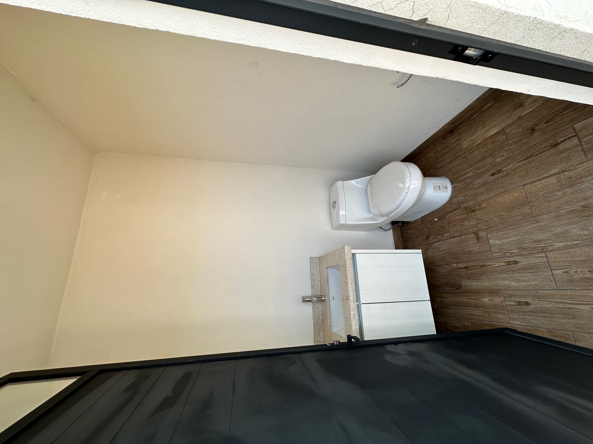 https://0201.nccdn.net/1_2/000/000/166/00d/medio-ba%C3%B1o-roof.jpg