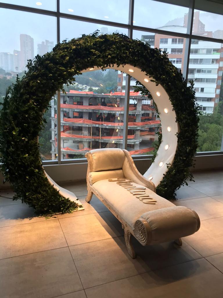 Arco redondo con luces 
2.20m de Altura
1.98m Diámetro  Interno 
2.60m Diámetro externo 
Alquiler con Follaje 
$ 800.000