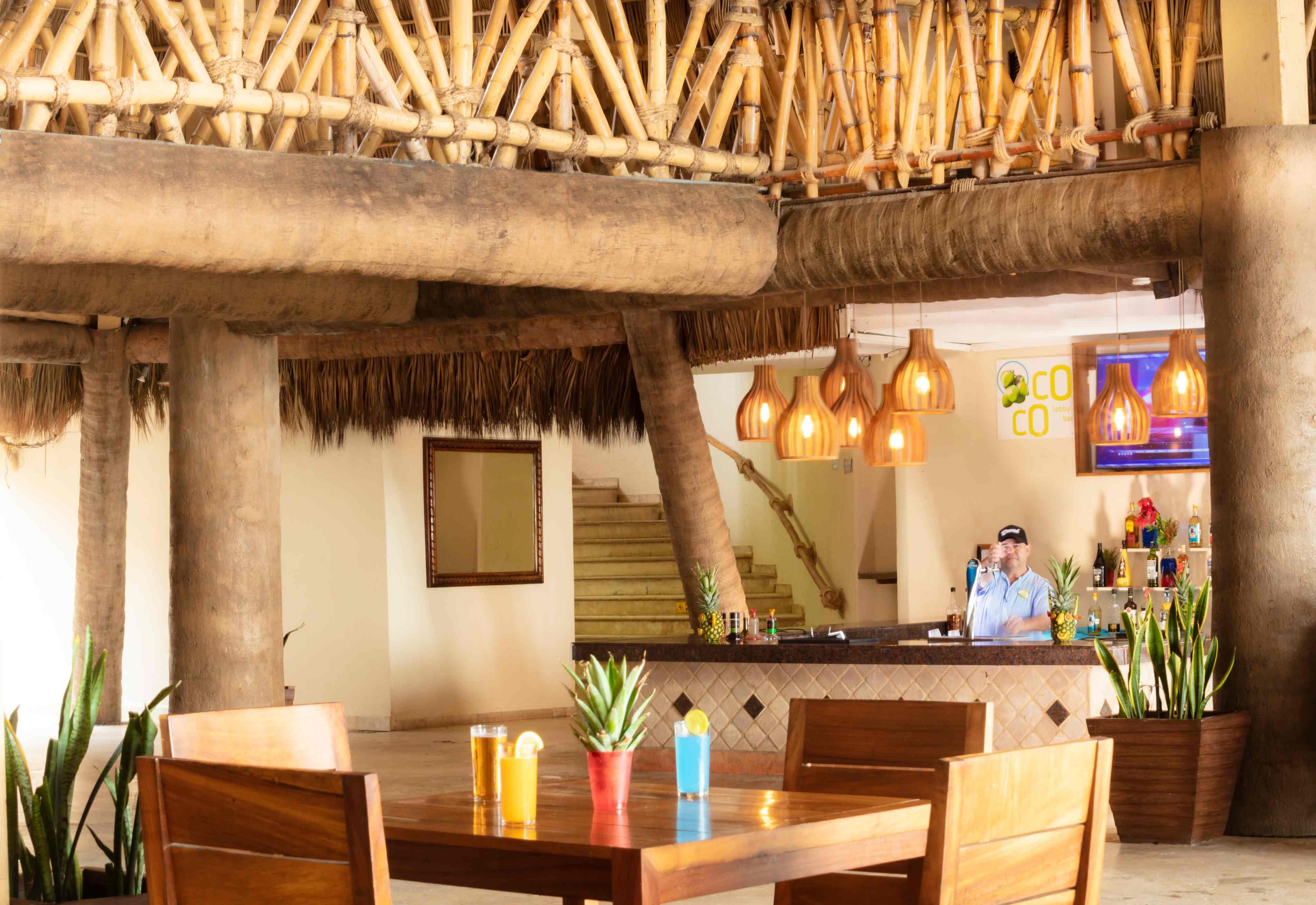 https://0201.nccdn.net/1_2/000/000/167/49a/las-palmas-by-the-sea-bar-coco.jpeg