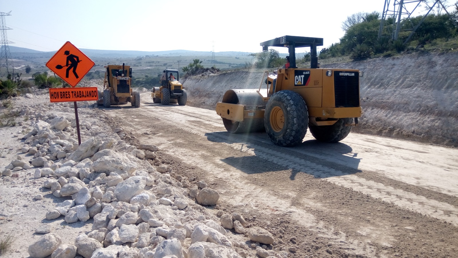 Conservación camino rural San Miguel Acuexcomac (2018)