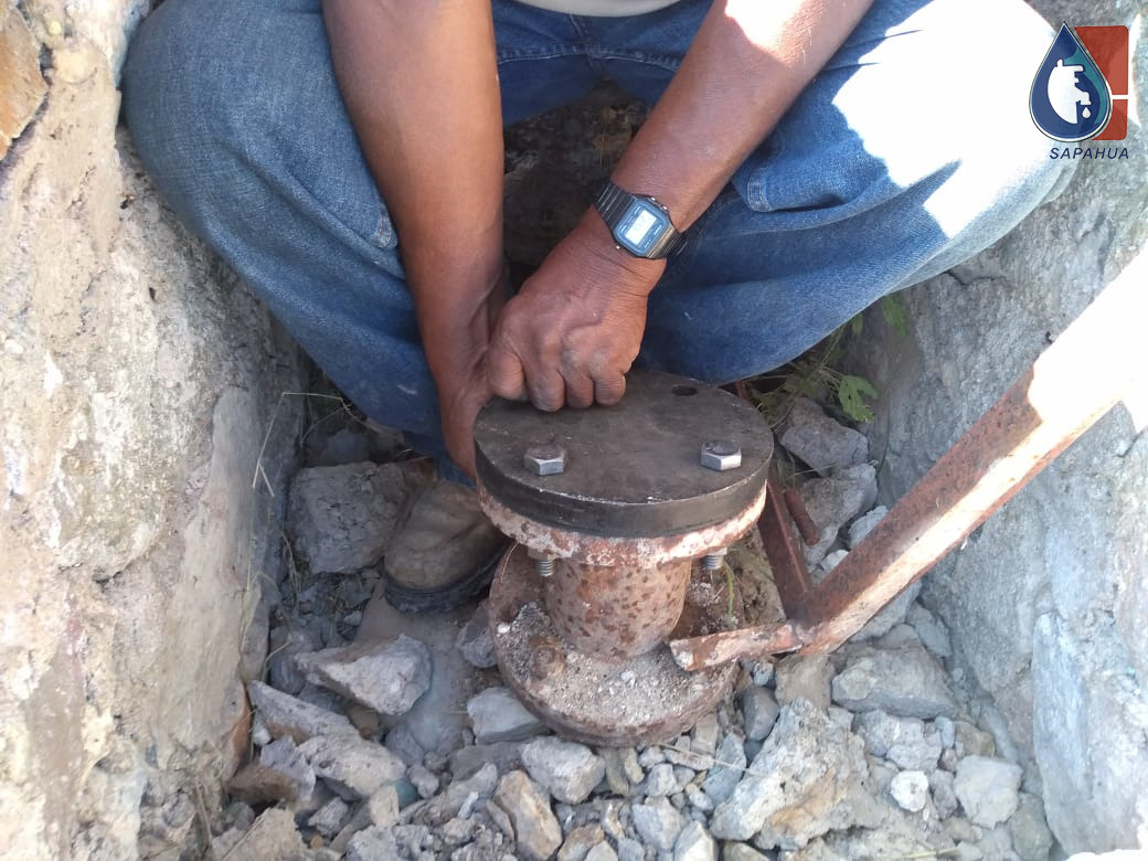 REPARACION DE FUGA DE AGUA EN LA LINEA DE DESFOGUE DE LA CAJA DE LA MERCED