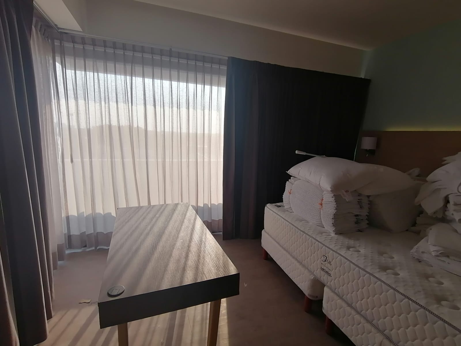 https://0201.nccdn.net/1_2/000/000/168/520/cortinas-d%C3%ADa-y-noche-para-hotel.jpg