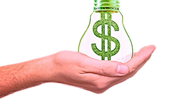 Mano sosteniendo una bombilla con símbolo de dólar verde, representando ahorro energético y financiero.