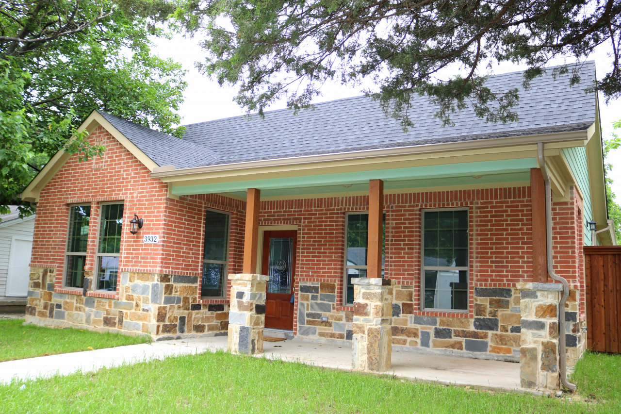 Ranch Style home in Oak Cliff
$259,900, 3/2/2
3932 Shelley Blvd.
Dallas, TX 75211 Ranch Style home in Oak Cliff
$259,900, 3/2/2
3932 Shelley Blvd.
Dallas, TX 75211