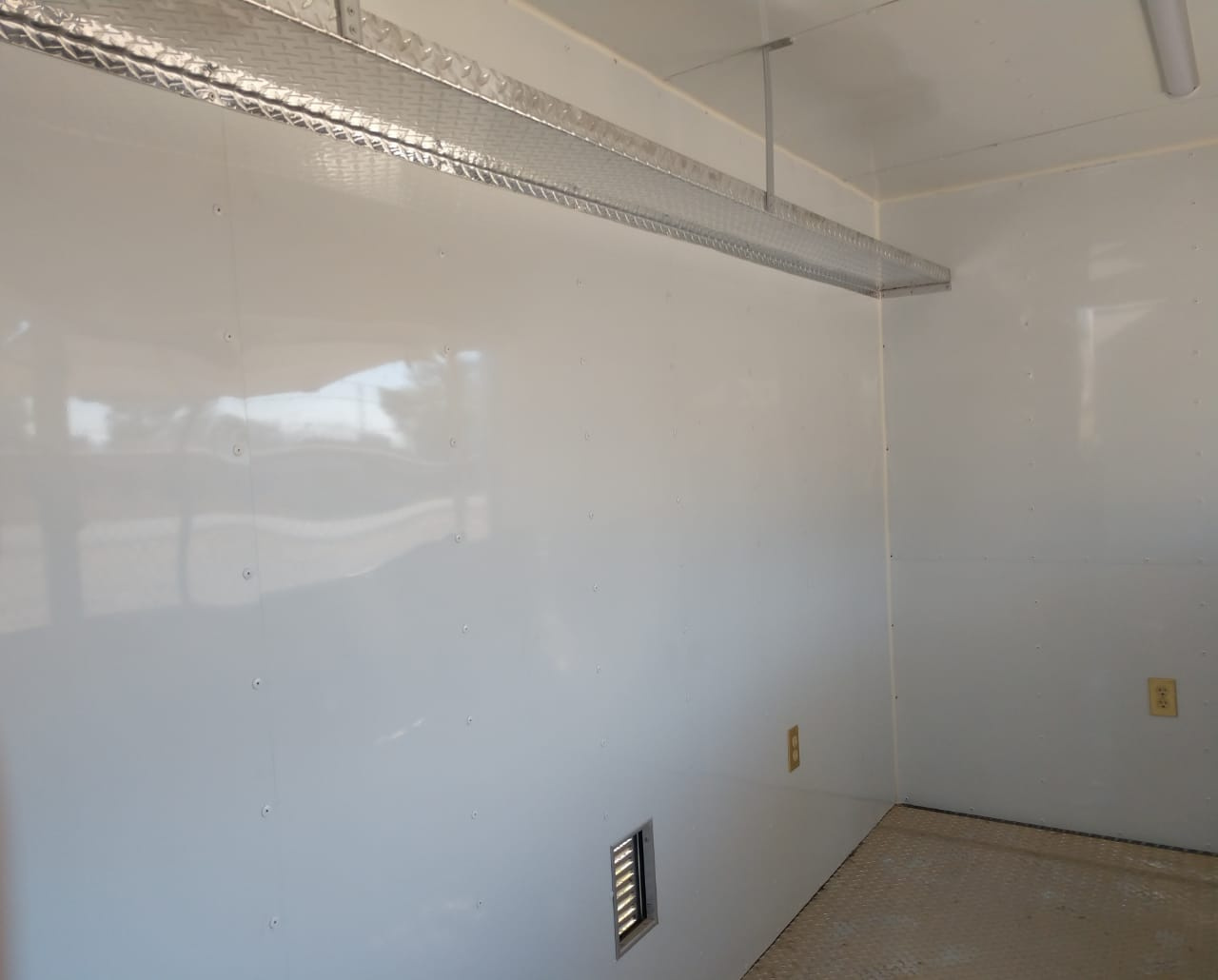 INTERIORES DE REMOLQUES 