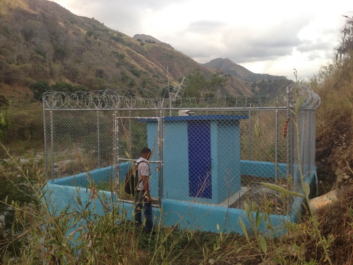 Construcción de caseta de hidrometeorológica.