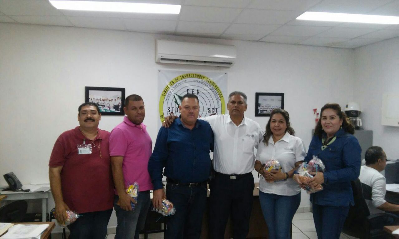 Entrega de dulces Día del Niño