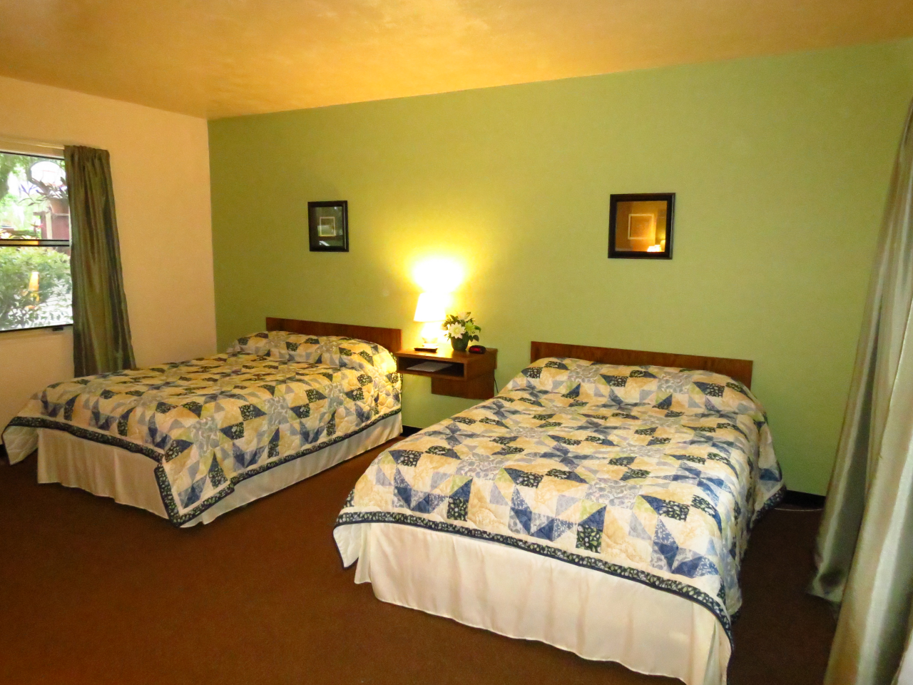 Double beds motel room|||| Double beds motel room||||