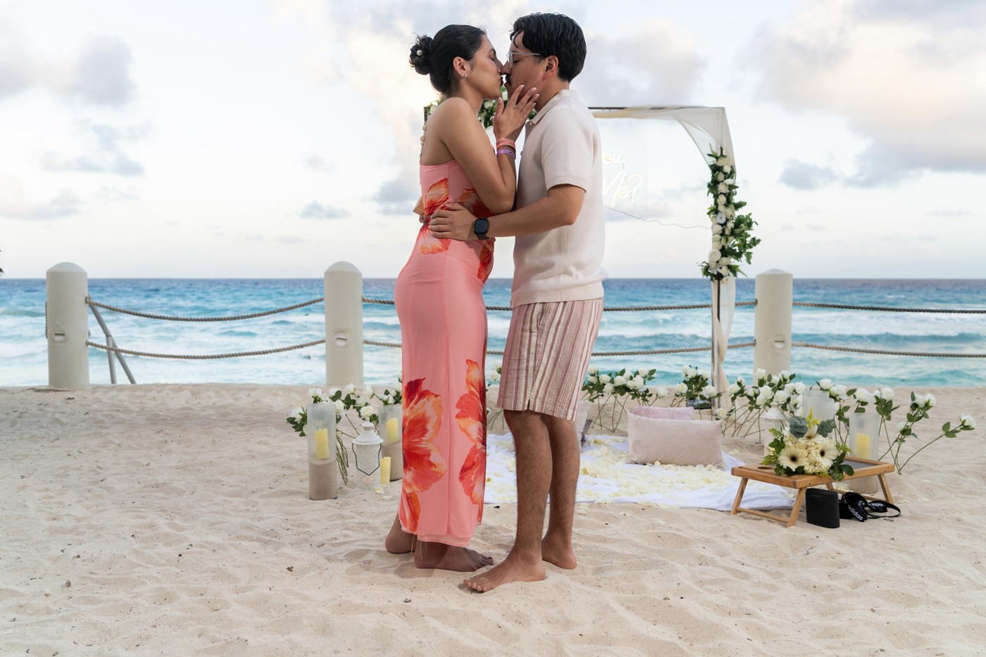 https://0201.nccdn.net/1_2/000/000/169/e35/marriage-proposal-fiesta-americana-condesa-cancun-mexico-lux-art.jpg