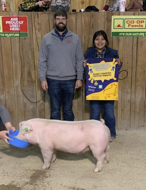 Itzel Deaquino
2023 Dickson County FFA & 4-H
Swine Show
Champion Chester White Barrow