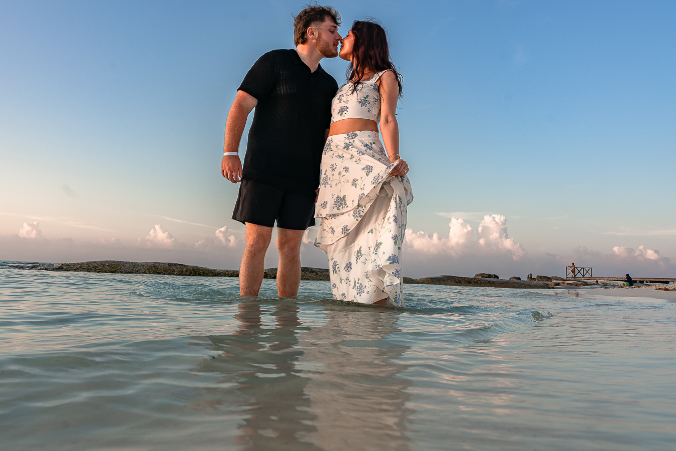 https://0201.nccdn.net/1_2/000/000/16a/c4b/romantic-proposal-in-cancun-sunset--riu-palace-las-americas-canc.jpg