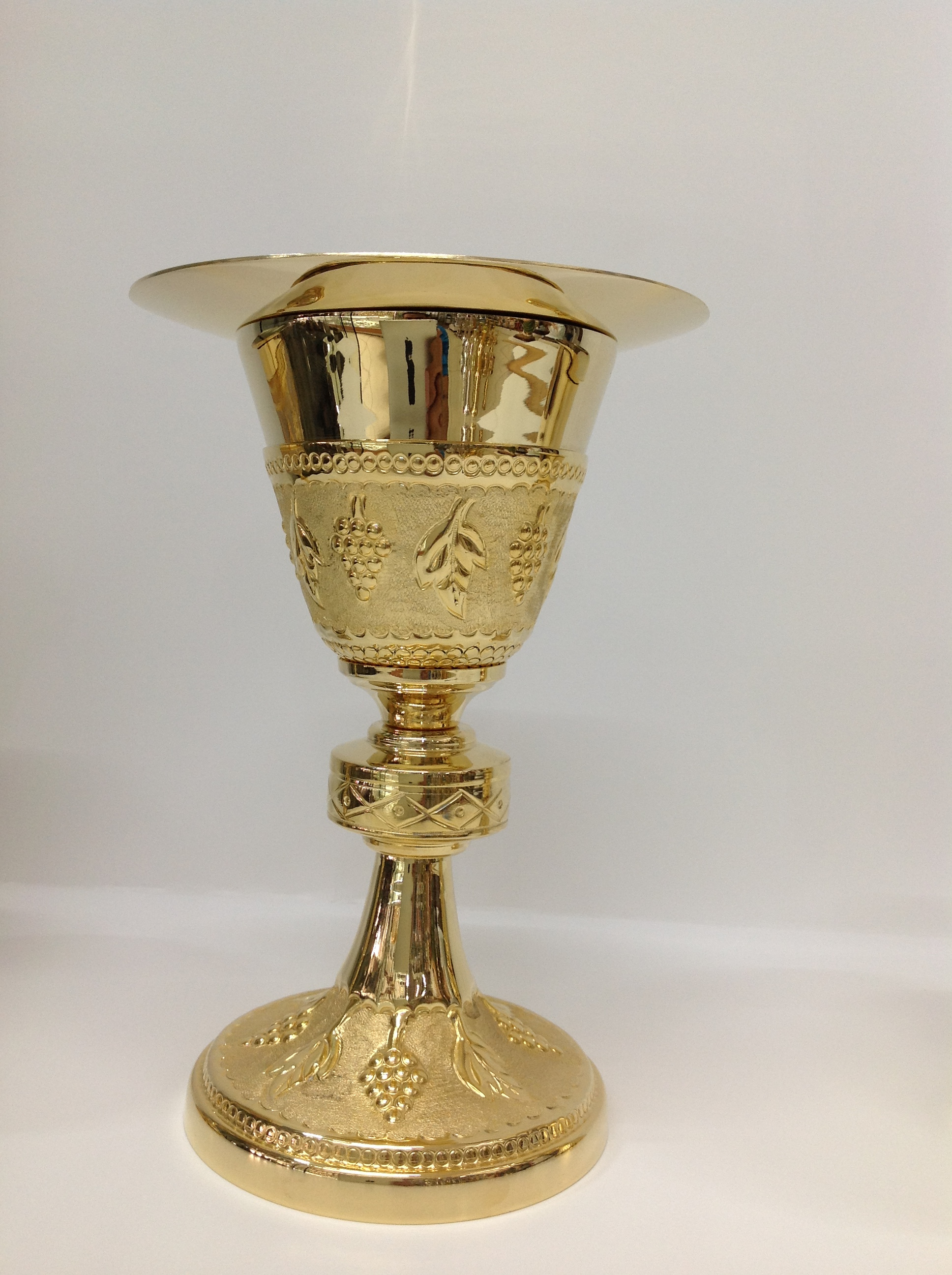 CALIZ EN CHAPA DISEÑO DE UVAS

preguntar por existencias.