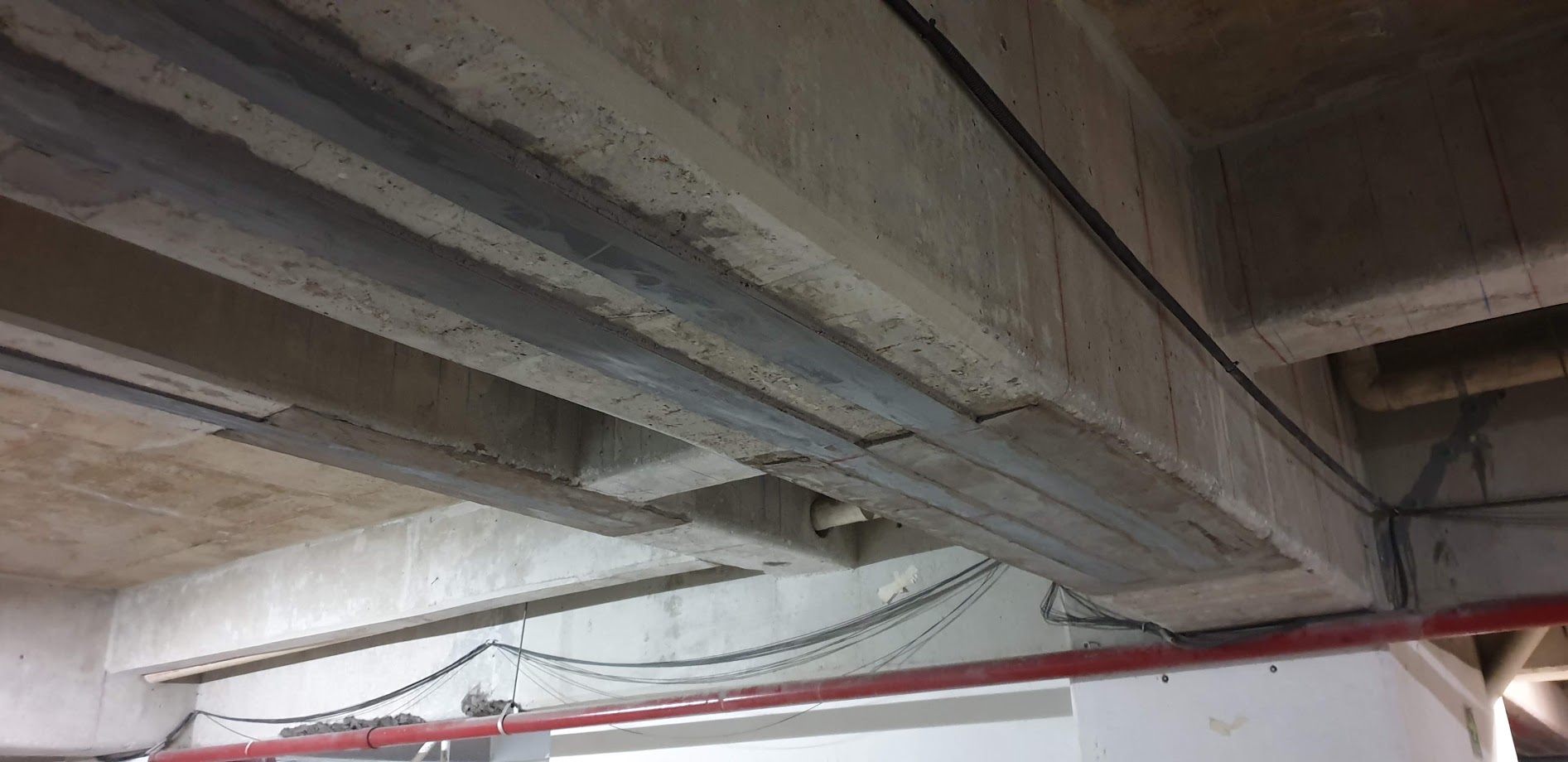 Refuerzo de puentes con placas de fibra de carbono 