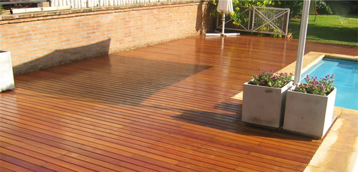 Deck de Madera y Sintético